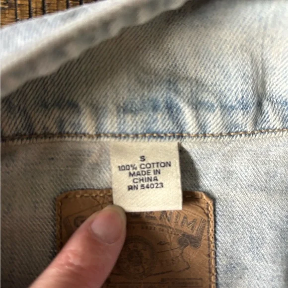 Gap Women’s Cropped Light Wash Denim Jacket, Size Small - Picture 6 of 13